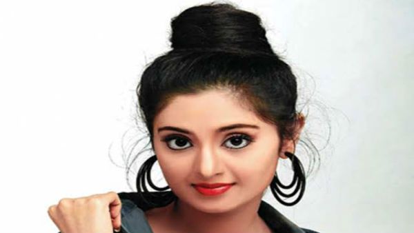 കാൽ തെറ്റി വീണത് സത്യമാണ്! ബാക്കി വ്യാജം, അപകടത്തെ കുറിച്ച് ചാർമിള