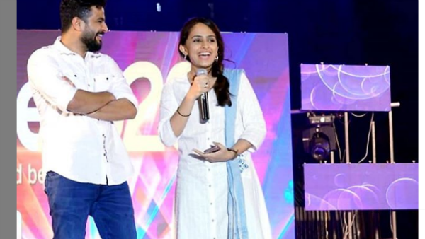 ദീപ്തിയെ വേദിയിലേക്ക് വിളിച്ച് നീരജ് മാധവ്! പടത്തിലെയല്ല ജീവിതത്തിലെ നായികയാണ്!