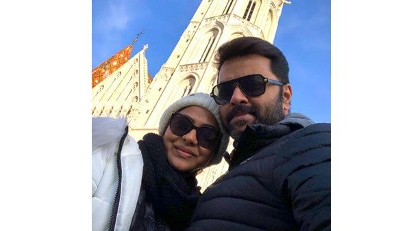 പൂര്‍ണിമയും ഇന്ദ്രജിത്തും ആഘോഷത്തിലാണ്! താരദമ്പതികളുടെ ഏറ്റവും പുതിയ ചിത്രം കാണാം