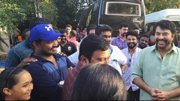 ഉപ്പും മുളകിലേക്കും മെഗാസ്റ്റാര്‍ മമ്മൂട്ടിയും! ബാലുവിനും നീലുവിനുമൊപ്പമുള്ള മമ്മൂട്ടിയുടെ ചിത്രം