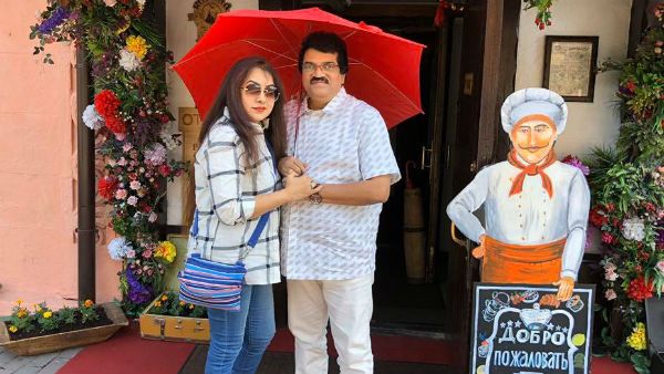 ശൈശവ വിവാഹമായിരുന്നോ? 34ാം വെഡ്ഡിങ് ആനിവേഴ്സറി പോസ്റ്റുമായെത്തിയ എംജി ശ്രീകുമാറിനോട് ആരാധകര്‍!