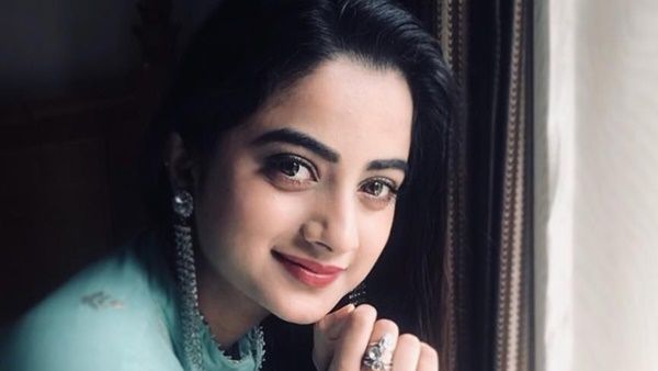 ആദ്യമായി പുരസ്‌കാരം വാങ്ങാന്‍ ചെന്നപ്പോള്‍ സ്‌റ്റേജില്‍ വീണു; പിന്നെ ഒന്നും കണ്ടില്ല എന്ന് നമിത