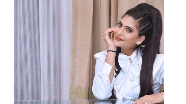 ഗ്ലാമര്‍-റോമാന്റിക് സിനിമകളത്ര ഇഷ്ടമല്ല! ശക്തമായ കഥാപാത്രത്തിന് കാത്തിരിക്കുകയാണെന്ന് നേഹ സക്‌സേന