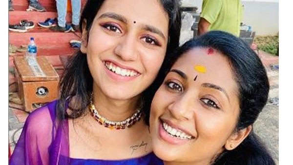നവ്യാ നായര്‍ക്കൊപ്പം സെറ്റില്‍ പ്രിയാ പ്രകാശ് വാര്യര്‍! ലൊക്കേഷന്‍ ചിത്രം പങ്കുവെച്ച് നടി