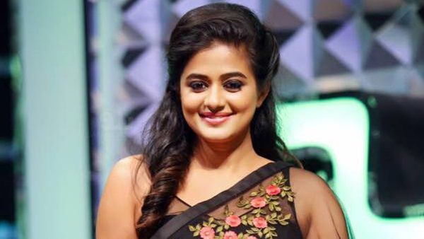 അസുരന്‍ തെലുങ്ക് റീമേക്കില്‍ മഞ്ജുവിന്റെ റോളില്‍ പ്രിയാമണി! നായകനായി സൂപ്പര്‍താരം