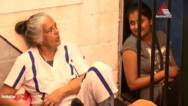 ബിഗ് ബോസില്‍ കരച്ചില്‍ ബഹളമുണ്ടാക്കി രാജിനി ചാണ്ടി! ജയിലില്‍ പോയതോടെ നിരാഹാരവും കരച്ചിലും മാത്രം