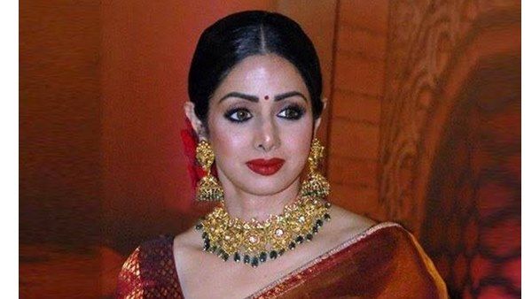 ശ്രീദേവിയുടെ മരണത്തിന് കാരണമായതെന്ത്? നേരത്തെയും നടി സെറ്റില്‍ വീണിട്ടുണ്ട്, ചര്‍ച്ചയായി പുസ്തകം