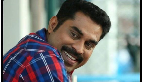 ചേട്ടാ ഒരു ഫോട്ടോ എടുക്കാമോ? ആരാധകന്‍ തന്ന രസകരമായ പണി വെളിപ്പെടുത്തി സുരാജ് വെഞ്ഞാറമൂട്