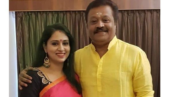 സുരേഷ് ഗോപിക്ക് പിന്നാലെ പാട്ടുപാടി രാധികയും! വേദിയെ അമ്പരപ്പിച്ച് താരപത്‌നി