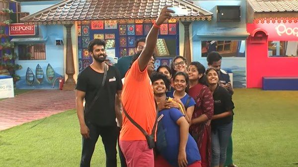 മത്സരാര്‍ഥികളുടെ കൈയില്‍ മൊബൈല്‍ കൊടുത്തു! സെല്‍ഫി എടുക്കാനുള്ള പുതിയ ഗെയിമുമായി ബിഗ് ബോസ്