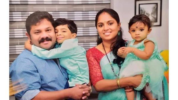 ചേച്ചിയ്ക്ക് ഉയരം കൂടുതലാണോ ചേട്ടാ? കുടുംബ ചിത്രത്തിന് ആരാധകന്റെ കമന്റ്!ഹരീഷ് കണാരന്റെ മറുപടി ഹിറ്റ്