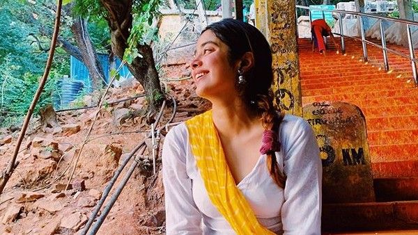 താരപുത്രി ഇത്ര സിമ്പിളാണോ! നടിയുടെ തിരുപ്പതി യാത്ര ചിത്രം വൈറലാകുന്നു