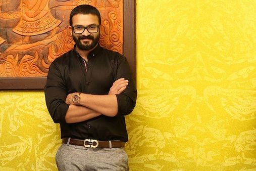 ജയസൂര്യയുടെ അക്കൗണ്ട് ശശി തരൂർ ഹാക്ക് ചെയ്തോ? പൃഥ്വിയുടെ ഇംഗ്ലീഷിനെ ട്രോളി താരം