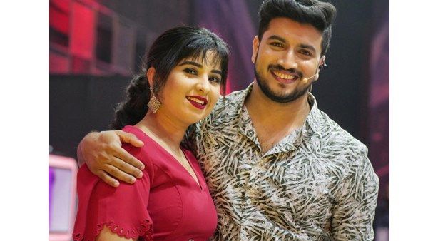 സെക്യൂരിറ്റി പിടിച്ചതോടെ അവതാരകനായി! ഭാര്യയെ കണ്ടുമുട്ടിയത് ഒരു ഷോ യില്‍ നിന്നും, മനസ് തുറന്ന് ജീവ