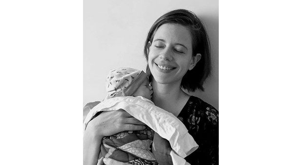 ആഴ്ചകളായി ഉറക്കം പോലുമില്ല! മകൾക്കൊപ്പമുള്ള ചിത്രവുമായി കല്‍ക്കി, മാതൃത്വം ആസ്വദിക്കുകയാണ് നടി