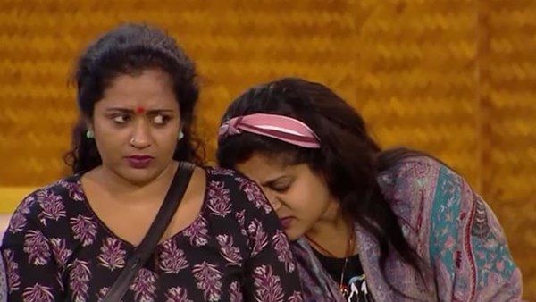 ബിഗ് ബോസ് മതിയായി! വീട്ടില്‍ പോവണമെന്ന അപേക്ഷയുമായി മഞ്ജു, രണ്ടാം സീസൺ 50 -ാം ദിവസത്തിലേക്ക്