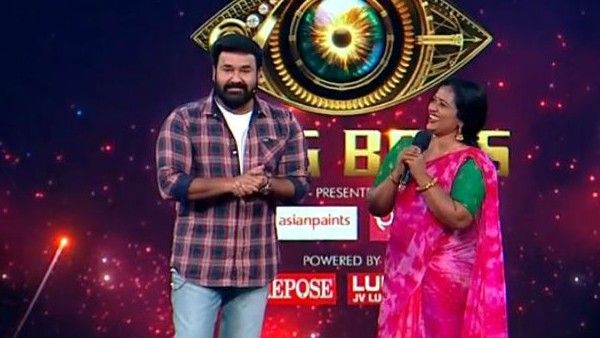 ഇത് അമ്പതാം ദിവസം നൽകാനായി കരുതിയത്.... മോഹൻലാലിനായി മ‍ഞ്ജുവിന്റെ സമ്മാനം
