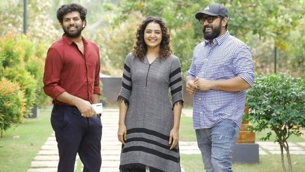 നിവിന്‍ പോളിയും സണ്ണി വെയ്‌നും ഒന്നിക്കുന്ന പടവെട്ടില്‍ മഞ്ജു വാര്യരും! സെറ്റില്‍ ജോയിന്‍ ചെയ്ത് നടി