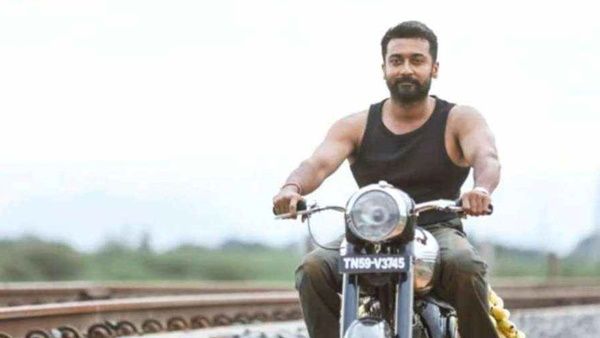 വിമാനത്തില്‍ കയറാത്ത കുട്ടികള്‍ക്ക് നടൻ സൂര്യയുടെ സമ്മാനം...