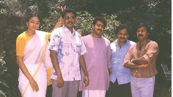 നടി ശോഭനയുടെ കുസൃതി! വെള്ളാനകളുടെ നാട് സിനിമയുടെ ലൊക്കേഷനിലെ ചിത്രവുമായി മണയിന്‍പിള്ള രാജു