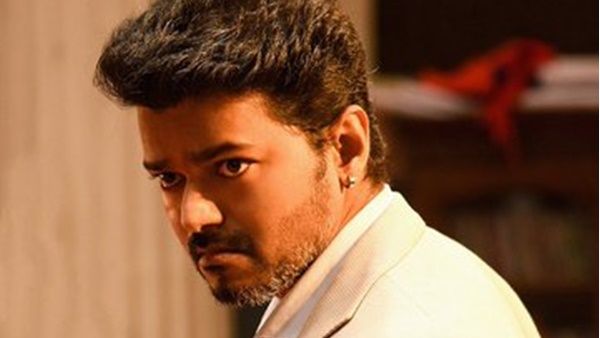 വീ സ്റ്റാന്‍ഡ് വിത്ത് വിജയ്! നടന് പിന്തുണയുമായി ആരാധകര്‍,20 മണിക്കൂര്‍ പിന്നിട്ട് ചോദ്യം ചെയ്യല്‍