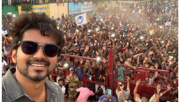 ആരാധകര്‍ക്കൊപ്പമുളള ദളപതിയുടെ മാസ് സെല്‍ഫി! ഏറ്റെടുത്ത് സോഷ്യല്‍ മീഡിയ