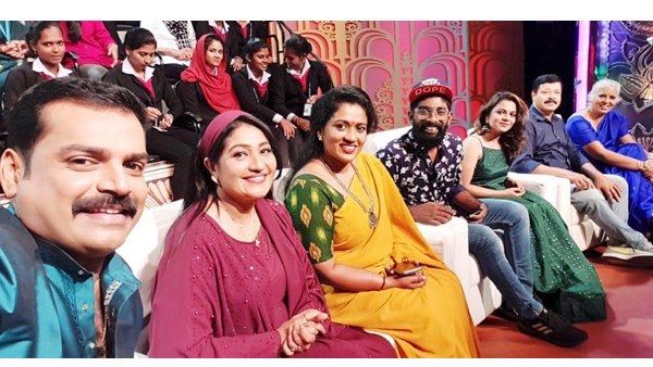 ബിഗ് ബോസില്‍ നിന്നും പുറത്തായവര്‍ വീണ്ടും ഒന്നിച്ച് മറ്റൊരു പരിപാടിയില്‍! പുറത്ത് വന്ന ചിത്രം വൈറല്‍