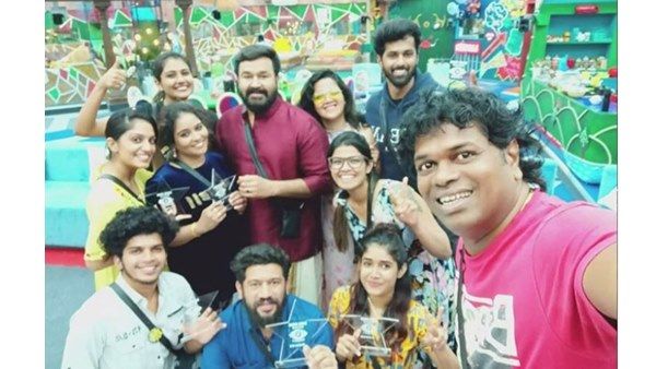 ബിഗ് ബോസിന്റെ ചരിത്രത്തിലാദ്യം! 9 പേർ വിജയിച്ചു, മോഹന്‍ലാലിനെ കെട്ടിപിടിച്ച് രണ്ട് പേര്‍