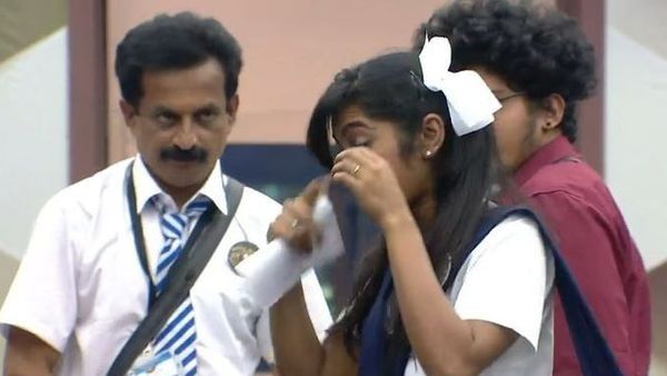 നാലാഴ്ച അനുഭവിച്ചതിനെ കുറിച്ച് പറഞ്ഞിരുന്നു, കണ്ണിന് സംഭവിച്ചത് ഇതാണ്, വെളിപ്പെടുത്തി രേഷ്മ