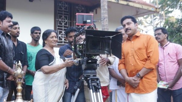 കുപ്പിവള, ഓര്‍മ്മ എന്നീ ചിത്രങ്ങൾക്ക് ശേഷം ''നാളേയ്ക്കായി''; സന്തോഷ് കീഴാറ്റൂർ നായകനാകുന്നു