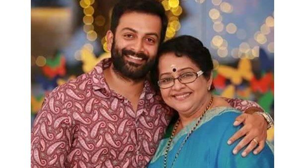 പൃഥ്വിയുടെ ഡെഡിക്കേഷനെ എല്ലാവരും അഭിനന്ദിക്കുമ്പോള്‍ എനിക്ക് സങ്കടമായിരുന്നുവെന്ന് മല്ലിക സുകുമാരൻ
