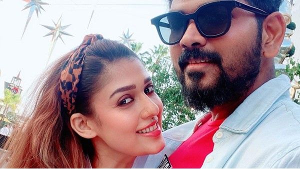 നയന്‍താരയെ ചേര്‍ത്ത് നിര്‍ത്തി നെറ്റിയില്‍ ചുംബിയ്ക്കുന്ന വിഘ്‌നേശ്; ഓര്‍മകളില്‍ പ്രണയ ജോഡികള്‍