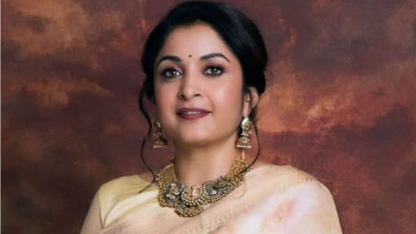 രമ്യാ കൃഷ്ണന്റെ കാറില്‍ നിന്നും മദ്യകുപ്പികള്‍ പിടികൂടി പോലീസ്