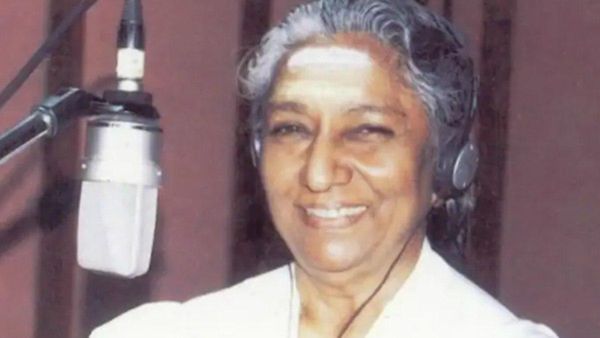 എസ് ജാനകിയ്ക്ക് ഒന്നും സംഭവിച്ചിട്ടില്ല, ചെറിയൊരു ഓപ്പറേഷന്‍ മാത്രം.. മരിച്ചു എന്ന വാര്‍ത്ത വ്യാജം