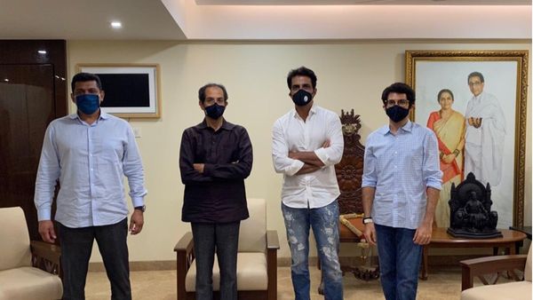 'പണം നല്‍കിയാല്‍ ഏത് പാര്‍ട്ടിയെയും പിന്തുണയ്ക്കും'! ശിവസേന എംപിക്ക് മറുപടിയുമായി സോനു സൂദ്‌