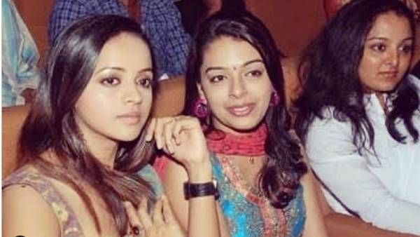 മഞ്ജു വാര്യര്‍ക്കൊപ്പം ഭാവനയും! ദിലീപ് നിര്‍മ്മിച്ച സിനിമയുടെ ആഘോഷത്തിനിടെ എടുത്ത ചിത്രവുമായി രാധിക