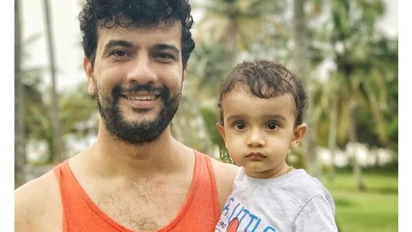 ഗ്യാങ്ങുമായി വരുന്നവനാണ് ഗ്യാങ്സ്റ്റര്‍,മോനുമായി വരുന്നവന്‍ മോന്‍സ്റ്റര്‍,പിഷാരടിയുടെ ചിത്രം വൈറല്‍