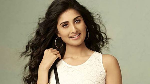 തിരിച്ചറിയാന്‍ കഴിയാത്ത പുതിയ ലുക്കില്‍ ശാമിലി, ഇത് പഴയ മാളൂട്ടിയേ അല്ലല്ലോ!!