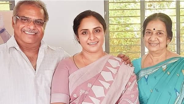 ബാലു ഇല്ല, പകരം നീലുവിനോടൊപ്പം മാധവൻ തമ്പിയും ശാരദ അമ്മയും, ഉപ്പും മുളകും ടീം ബിഗ് സ്ക്രീനിൽ...