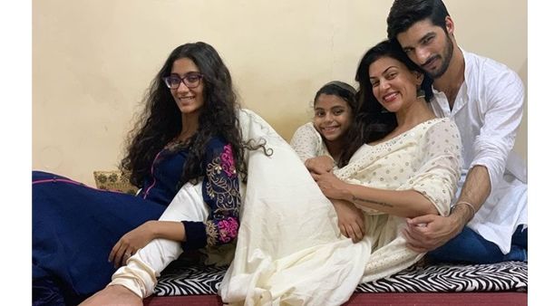 ചെറിയ പ്രായത്തില്‍ മകളെ ദത്തെടുത്ത സുസ്മിത സെന്‍; അമ്മയാവുന്നതിനെ കുറിച്ച് നടി പറഞ്ഞത്