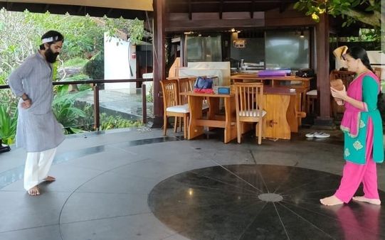 സിമ്പുവിനെ ഭരതനാട്യം പഠിപ്പിച്ച് നടി ശരണ്യ മോഹൻ, ചിത്രം വൈറലാകുന്നു...