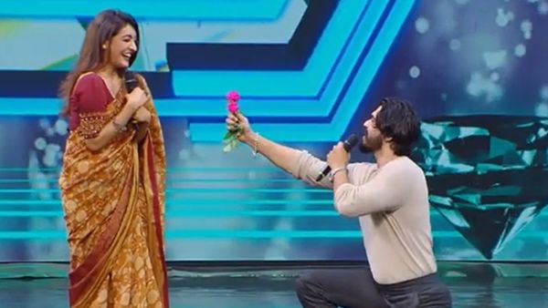 നടി ദുര്‍ഗ കൃഷ്ണയോട് ഇഷ്ടം തുറന്ന് പറഞ്ഞ് ഷിയാസ് കരീം; പൊതുവേദിയില്‍ നിന്നുള്ള പ്രൊപ്പോസല്‍ വീഡിയോ പുറത്ത്