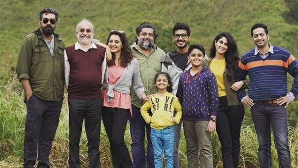 ഇതാണ് ഞങ്ങള്‍, ലളിതം സുന്ദരം ടീമിനൊപ്പമുളള ചിത്രവുമായി മഞ്ജു വാര്യര്‍