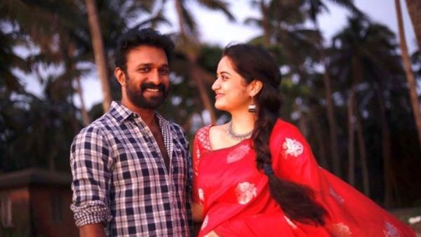 സജിനൊപ്പമുളള റൊമാന്റിക്ക് ചിത്രവുമായി ഷഫ്‌ന, ഏറ്റെടുത്ത് ആരാധകര്‍