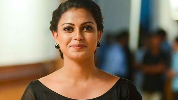 അനുശ്രീ കോണ്‍ഗ്രസിലേക്കെന്ന് വാര്‍ത്ത; വേറെ പണിയൊന്നുമില്ലേയെന്ന് നടി