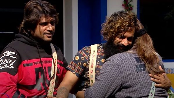 ശത്രുത മറന്ന് കെട്ടിപ്പിടിച്ച് സജ്‌നയും സായ് വിഷ്ണുവും; മണിക്കുട്ടനോട് 'സംതിംഗ് മോര്‍' എന്ന് സൂര്യ!