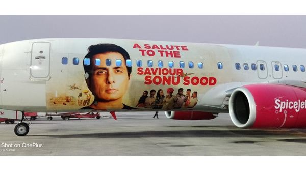 നടന്‍ സോനു സൂദിന്റെ ഫോട്ടോയുമായി സ്‌പൈസ് ജെറ്റ് വിമാനം; റിസര്‍വ് ചെയ്യാത്ത ടിക്കറ്റില്‍ പോയതിനെ കുറിച്ച് താരം