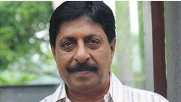 വിസ്‌കി കഴിച്ച് ശ്രീനിയേട്ടന് എഴുന്നേല്‍ക്കാന്‍ കഴിയാതെയായി, എനിക്ക് അത് ഉപകാരമായി മാറി,നിര്‍മ്മാതാവ്