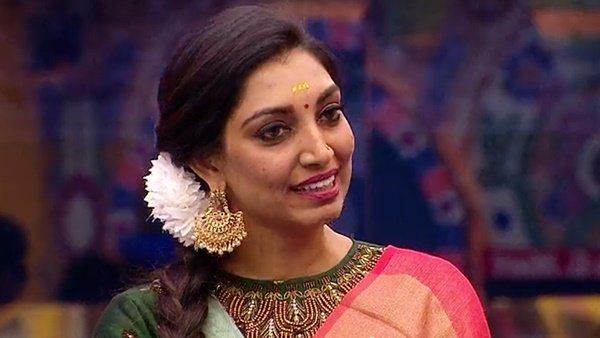 ഋതുവിന് പല സമയത്തും പല അഭിപ്രായങ്ങൾ, ഇരട്ടത്താപ്പ് തന്നെ, ആ പഴയ സംഭവം ഓർമിപ്പിച്ച് ആരാധകൻ