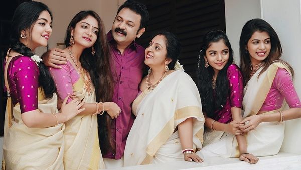 നാല് പെണ്‍മക്കളടങ്ങുന്ന ഈ കുടുംബമാണ് ഏറ്റവും വലിയ ശക്തി; മക്കളെ വിവാദത്തിലിട്ട് ഉപദ്രവിക്കുന്നതായി കൃഷ്ണ കുമാർ